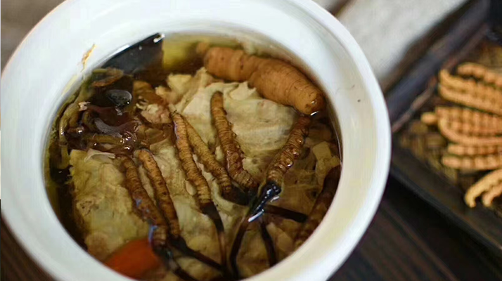 鮮香滋補！鮮冬蟲夏草燉雞湯的美味做法