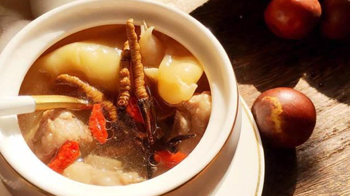 冬蟲夏草與什么泡水喝？養(yǎng)生搭配指南